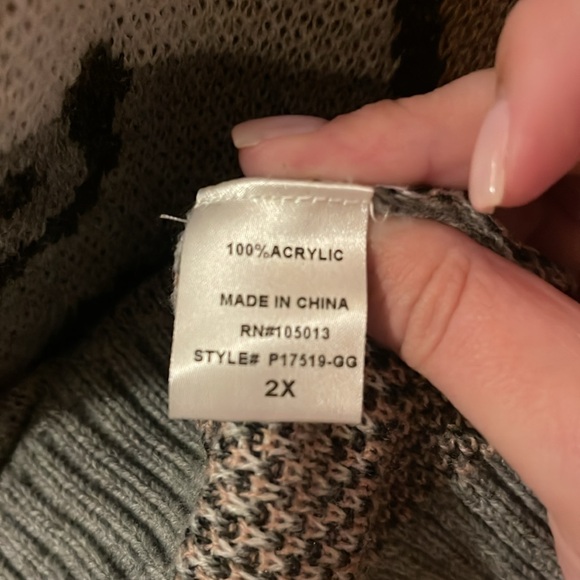 Pink white and gray leopard print sweater - Picture 3 of 3